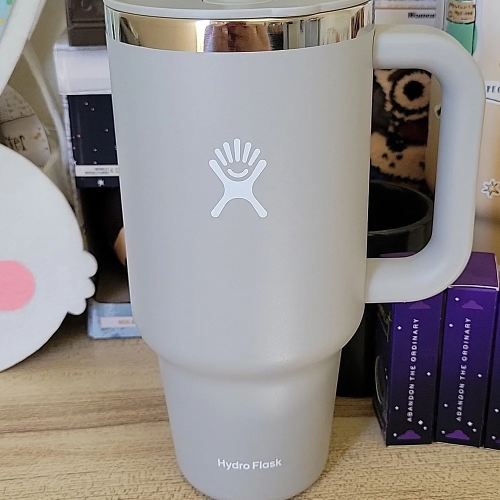 Hydroflask 32oz Tumbler - Picture 4 of 6